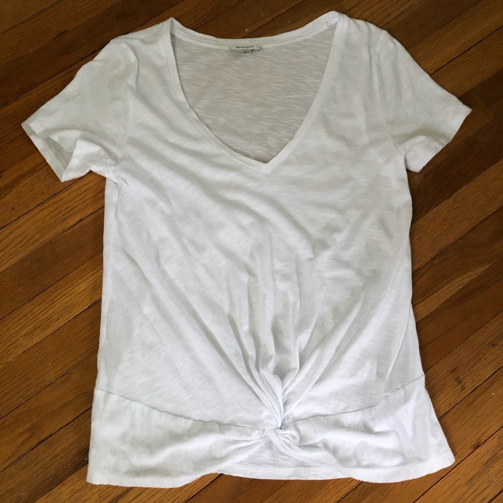 Stella&Dot white V neck t shirt w gathered hem